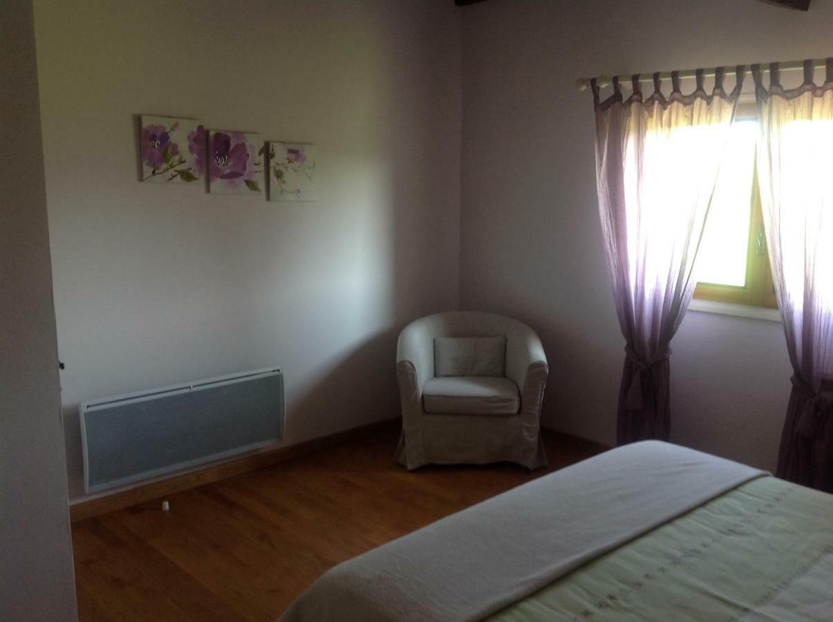 Au Mas Des Graviers Bed & Breakfast Salavas Bagian luar foto