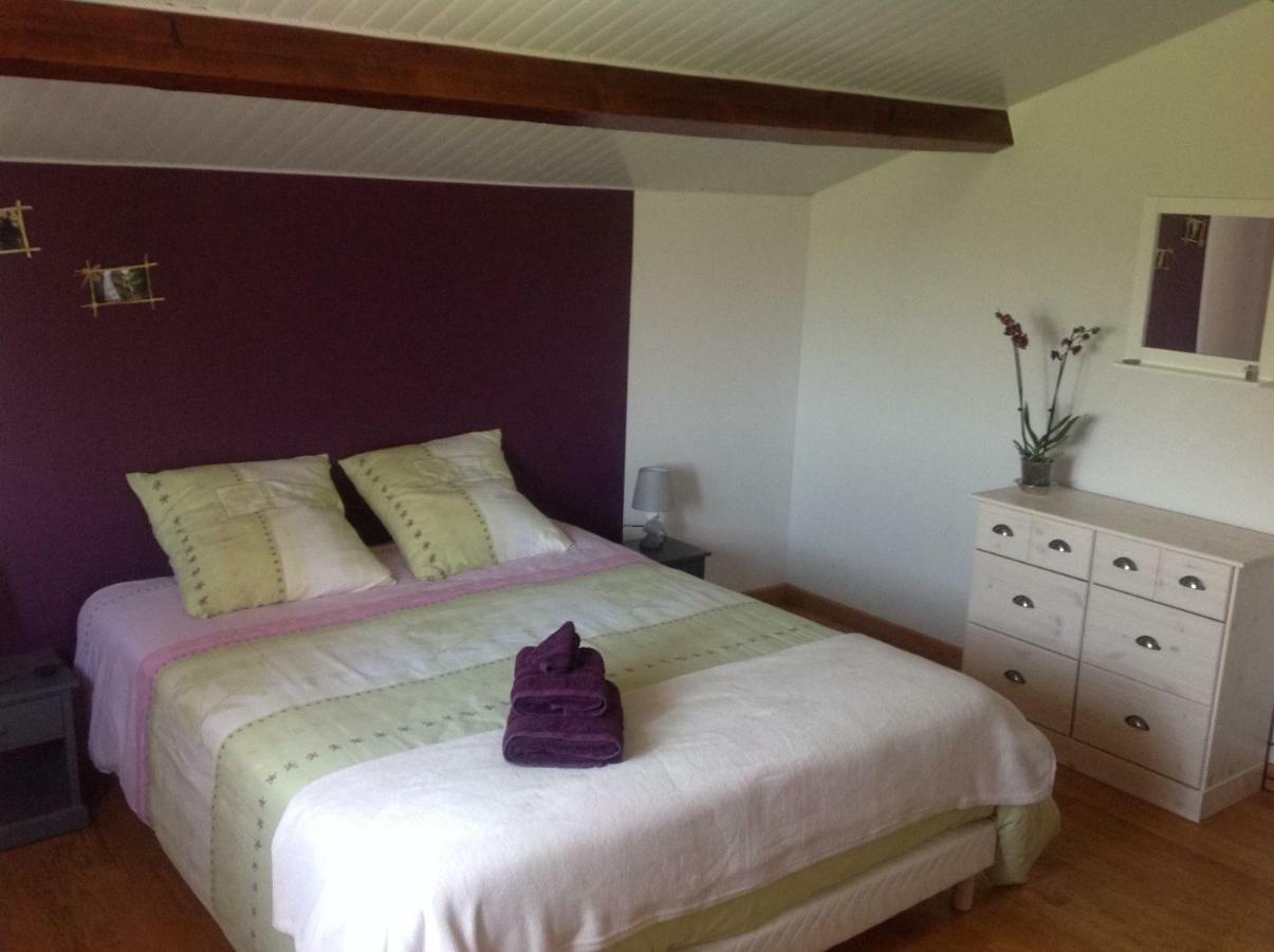 Au Mas Des Graviers Bed & Breakfast Salavas Bagian luar foto