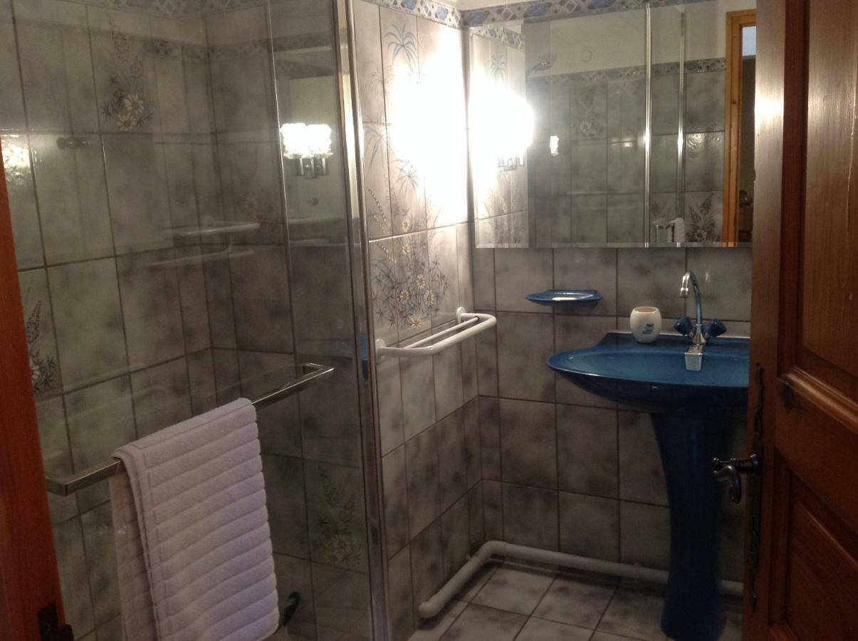Au Mas Des Graviers Bed & Breakfast Salavas Bagian luar foto