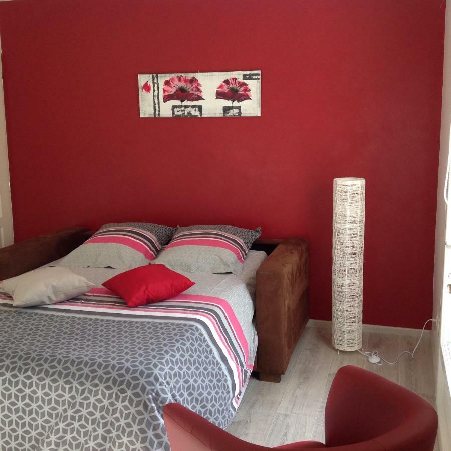 Au Mas Des Graviers Bed & Breakfast Salavas Bagian luar foto